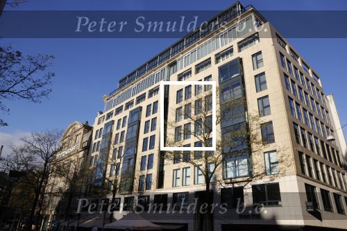 Amsterdam 23 november 2021
In dit appartementen complex op de dam heeft Edgar davids 2 appartementen