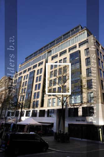 Amsterdam 23 november 2021
In dit appartementen complex op de dam heeft Edgar davids 2 appartementen