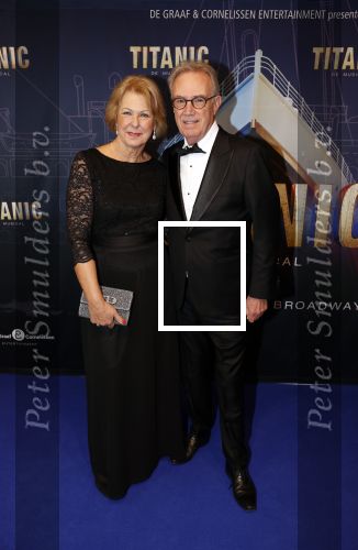 Almere 21 november 2021
Premiere van musical the Titanic in schouwburg Almere. Edvard Niessing met vriendin