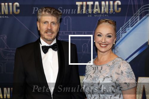 Almere 21 november 2021
Premiere van musical the Titanic in schouwburg Almere. Ellen evers met haar man