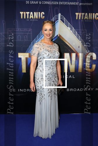 Almere 21 november 2021
Premiere van musical the Titanic in schouwburg Almere. Ellen evers met haar man