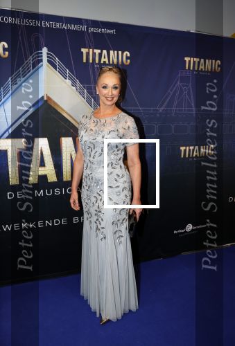 Almere 21 november 2021
Premiere van musical the Titanic in schouwburg Almere. Ellen evers met haar man