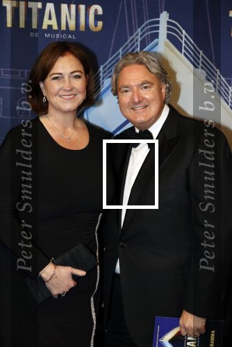 Almere 21 november 2021
Premiere van musical the Titanic in schouwburg Almere. Erwin v lambaart met vrouw