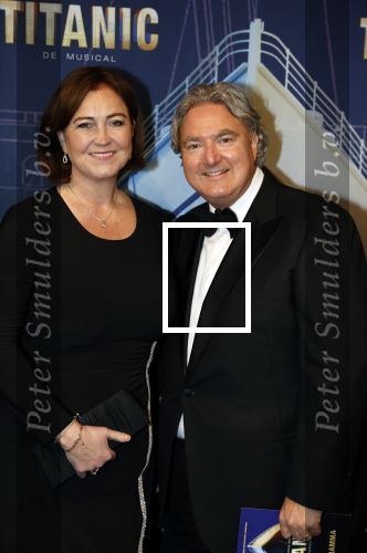 Almere 21 november 2021
Premiere van musical the Titanic in schouwburg Almere. Erwin v lambaart met vrouw