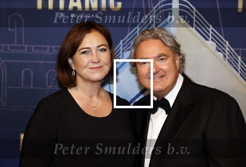 Almere 21 november 2021
Premiere van musical the Titanic in schouwburg Almere. Erwin v lambaart met vrouw
