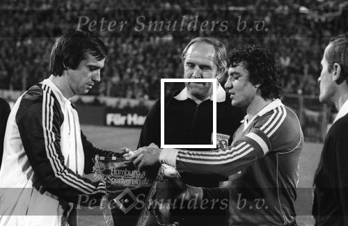 Eindhoven, 22 Oktober 1980
2e ronde UEFA Cup PSV-HSV eindstand 1-1
Felix Magath Willy v d Kuijlen en Scheidsrechter Karoly Palotai