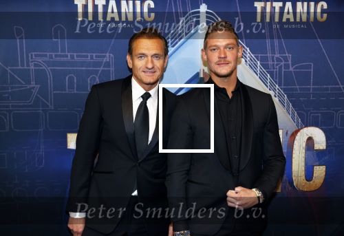 Almere 21 november 2021
Premiere van musical the Titanic in schouwburg Almere. Ferry Doedens kwam met zijn manager Christian Looman