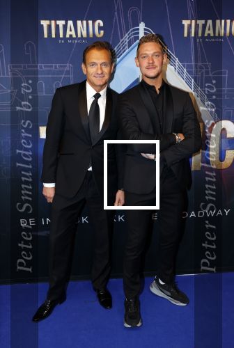 Almere 21 november 2021
Premiere van musical the Titanic in schouwburg Almere. Ferry Doedens kwam met zijn manager Christian Looman