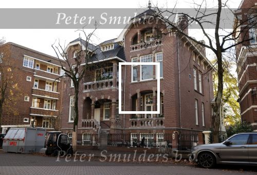 Amsterdam 23 november 2021
De verbouwing van het huis van Gigi ravelli en haar man Roger Hodenius is eibdelijk klaar . De verbouwing heeft bijna 4 jaar geduurd.