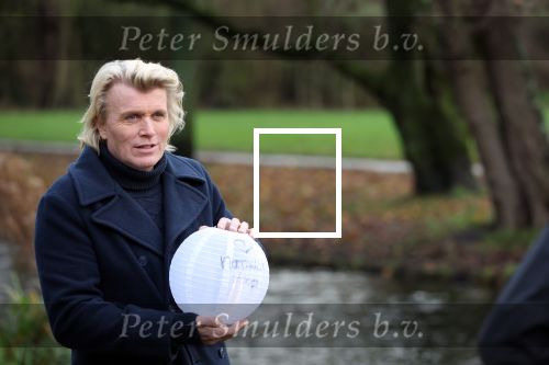 Amsterdam 3 december 2021
Anouk Smulders heeft opnames voor SBS6 programma inzake het KWF . Hans Klok heeft lampion bij voor zijn overleden assistente Nathalie Hoop.