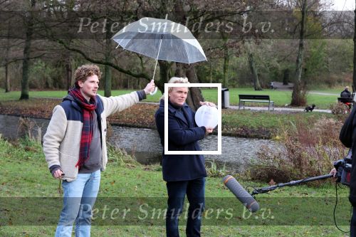 Amsterdam 3 december 2021
Anouk Smulders heeft opnames voor SBS6 programma inzake het KWF . Hans Klok heeft lampion bij voor zijn overleden assistente Nathalie Hoop.
