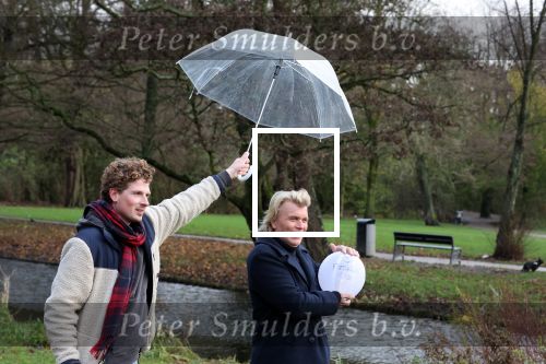 Amsterdam 3 december 2021
Anouk Smulders heeft opnames voor SBS6 programma inzake het KWF . Hans Klok heeft lampion bij voor zijn overleden assistente Nathalie Hoop.