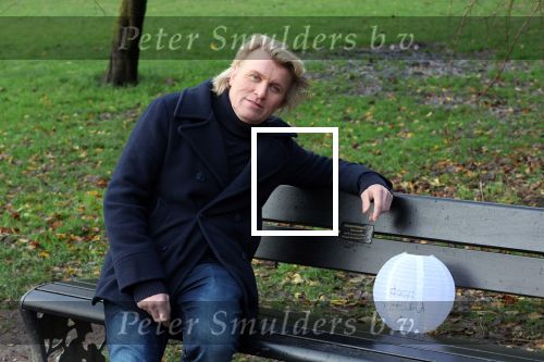 Amsterdam 3 december 2021
Anouk Smulders heeft opnames voor SBS6 programma inzake het KWF . Hans Klok heeft lampion bij voor zijn overleden assistente Nathalie Hoop.