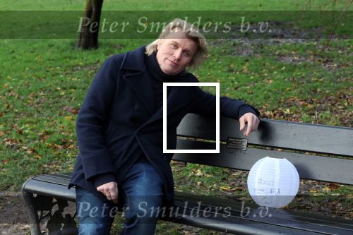 Amsterdam 3 december 2021
Anouk Smulders heeft opnames voor SBS6 programma inzake het KWF . Hans Klok heeft lampion bij voor zijn overleden assistente Nathalie Hoop.