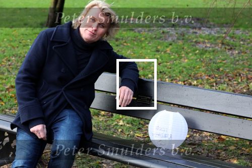 Amsterdam 3 december 2021
Anouk Smulders heeft opnames voor SBS6 programma inzake het KWF . Hans Klok heeft lampion bij voor zijn overleden assistente Nathalie Hoop.