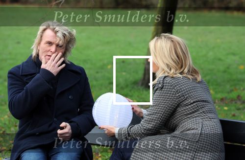 Amsterdam 3 december 2021
Anouk Smulders heeft opnames voor SBS6 programma inzake het KWF . Hans Klok heeft lampion bij voor zijn overleden assistente Nathalie Hoop.