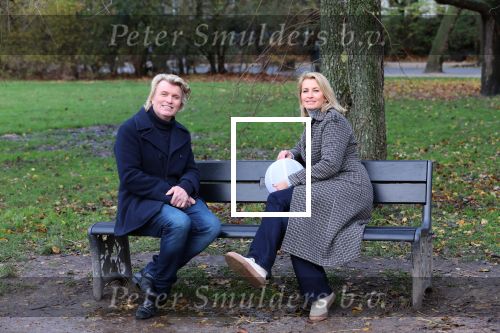 Amsterdam 3 december 2021
Anouk Smulders heeft opnames voor SBS6 programma inzake het KWF . Hans Klok heeft lampion bij voor zijn overleden assistente Nathalie Hoop.