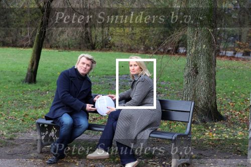 Amsterdam 3 december 2021
Anouk Smulders heeft opnames voor SBS6 programma inzake het KWF . Hans Klok heeft lampion bij voor zijn overleden assistente Nathalie Hoop.