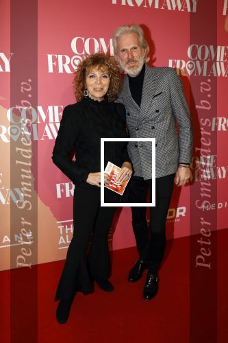 Rotterdam 18 november 2021
Premiere Come from away in het nieuwe Luxor theater.
henriette Tol met haar man