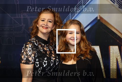Almere 21 november 2021
Premiere van musical the Titanic in schouwburg Almere. Hilke Bierman met dochter Diaferia en haar man