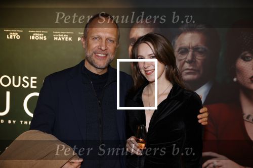 Amsterdam 23 november 2021
Premiere House of Gucci in pathe arena.
Hugo Metsers met dochter