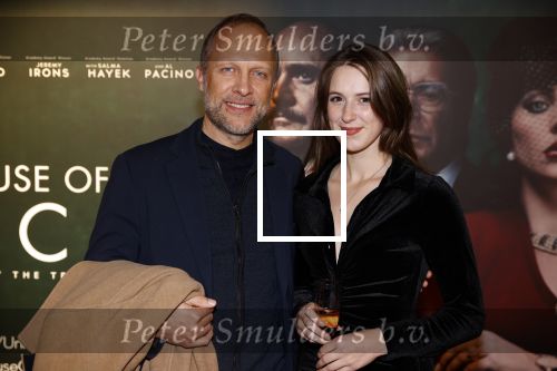 Amsterdam 23 november 2021
Premiere House of Gucci in pathe arena.
Hugo Metsers met dochter