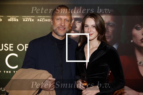 Amsterdam 23 november 2021
Premiere House of Gucci in pathe arena.
Hugo Metsers met dochter