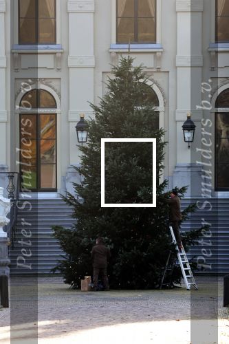 Den Haag 7 december 2021
Prinses Amalia is vandaag 18 jaar oud geworden . Prinses Amalia is met haar moeder Koningin Maxima wezen winkelen . Kerstboom en kerstversiering bij Huis ten Bosch