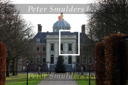 Den Haag 7 december 2021
Prinses Amalia is vandaag 18 jaar oud geworden . Prinses Amalia is met haar moeder Koningin Maxima wezen winkelen . Het vaandel op Huis ten Bosch