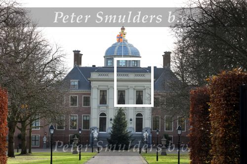 Den Haag 7 december 2021
Prinses Amalia is vandaag 18 jaar oud geworden . Prinses Amalia is met haar moeder Koningin Maxima wezen winkelen . Het vaandel op Huis ten Bosch