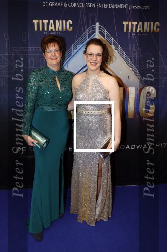 Almere 21 november 2021
Premiere van musical the Titanic in schouwburg Almere. Ilona Jonkman met moeder