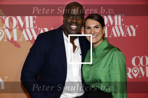 Rotterdam 18 november 2021
Premiere Come from away in het nieuwe Luxor theater.
Iris v d Ende kwam met haar man Vincent