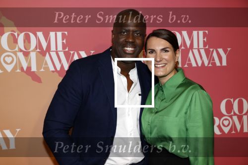 Rotterdam 18 november 2021
Premiere Come from away in het nieuwe Luxor theater.
Iris v d Ende kwam met haar man Vincent