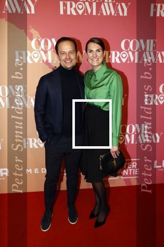 Rotterdam 18 november 2021
Premiere Come from away in het nieuwe Luxor theater.
Iris v d Ende kwam met haar man Vincent