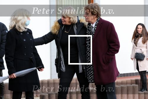 Emmeloord 10 december 2021
Begrafenis Arie Ribbens .Aanwezig zijn vrouw Cea Ribbens zijn dochter met gezin en oa Bonnie St Claire en Jacques Herb met zijn vrouw . De man van Bonnie Anne Jan Jongbloed verzorgt de uitvaart.