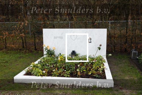 Oud Valkeveen 15 december 2021
Het graf van Jan des Bouvrie . Achter op het graf staat de tekst, Hier ligt Jan , die kon er wat van.