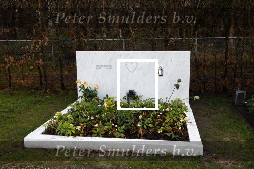Oud Valkeveen 15 december 2021
Het graf van Jan des Bouvrie . Achter op het graf staat de tekst, Hier ligt Jan , die kon er wat van.