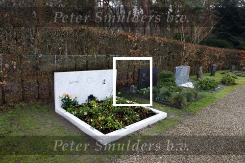 Oud Valkeveen 15 december 2021
Het graf van Jan des Bouvrie . Achter op het graf staat de tekst, Hier ligt Jan , die kon er wat van.