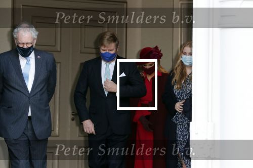 Den Haag 8 december 2021
Prinses Amalia arriveert voor de buitengewone vergadering van de Raad van State. Naast de prinses waren ook koning Willem Alexander en koningin Maxima bij de buitengewone vergadering aanwezig.
Na de vergadering ging Amalia in de tuin een boom planten.