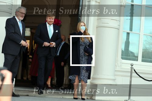 Den Haag 8 december 2021
Prinses Amalia arriveert voor de buitengewone vergadering van de Raad van State. Naast de prinses waren ook koning Willem Alexander en koningin Maxima bij de buitengewone vergadering aanwezig.
Na de vergadering ging Amalia in de tuin een boom planten.