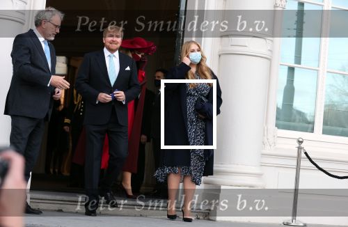 Den Haag 8 december 2021
Prinses Amalia arriveert voor de buitengewone vergadering van de Raad van State. Naast de prinses waren ook koning Willem Alexander en koningin Maxima bij de buitengewone vergadering aanwezig.
Na de vergadering ging Amalia in de tuin een boom planten.
