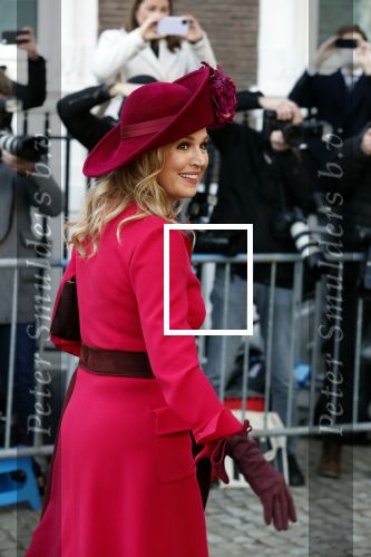 Den Haag 8 december 2021
Prinses Amalia arriveert voor de buitengewone vergadering van de Raad van State. Naast de prinses waren ook koning Willem Alexander en koningin Maxima bij de buitengewone vergadering aanwezig.
Na de vergadering ging Amalia in de tuin een boom planten.