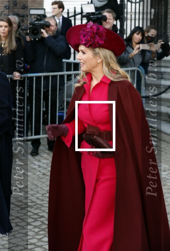 Den Haag 8 december 2021
Prinses Amalia arriveert voor de buitengewone vergadering van de Raad van State. Naast de prinses waren ook koning Willem Alexander en koningin Maxima bij de buitengewone vergadering aanwezig.
Na de vergadering ging Amalia in de tuin een boom planten.