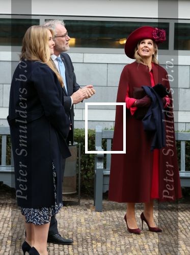 Den Haag 8 december 2021
Prinses Amalia arriveert voor de buitengewone vergadering van de Raad van State. Naast de prinses waren ook koning Willem Alexander en koningin Maxima bij de buitengewone vergadering aanwezig.
Na de vergadering ging Amalia in de tuin een boom planten.