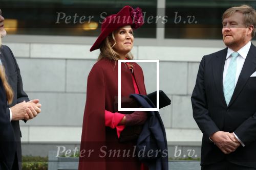 Den Haag 8 december 2021
Prinses Amalia arriveert voor de buitengewone vergadering van de Raad van State. Naast de prinses waren ook koning Willem Alexander en koningin Maxima bij de buitengewone vergadering aanwezig.
Na de vergadering ging Amalia in de tuin een boom planten.