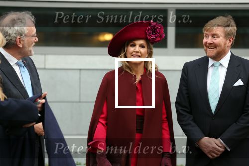 Den Haag 8 december 2021
Prinses Amalia arriveert voor de buitengewone vergadering van de Raad van State. Naast de prinses waren ook koning Willem Alexander en koningin Maxima bij de buitengewone vergadering aanwezig.
Na de vergadering ging Amalia in de tuin een boom planten.