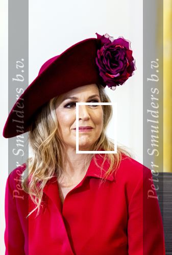 Den Haag 8 december 2021
Prinses Amalia arriveert voor de buitengewone vergadering van de Raad van State. Naast de prinses waren ook koning Willem Alexander en koningin Maxima bij de buitengewone vergadering aanwezig.
Na de vergadering ging Amalia in de tuin een boom planten.