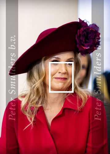 Den Haag 8 december 2021
Prinses Amalia arriveert voor de buitengewone vergadering van de Raad van State. Naast de prinses waren ook koning Willem Alexander en koningin Maxima bij de buitengewone vergadering aanwezig.
Na de vergadering ging Amalia in de tuin een boom planten.