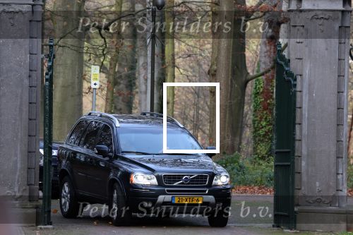 Den Haag 7 december 2021
Prinses Amalia is vandaag 18 jaar oud geworden . Prinses Amalia is met haar moeder Koningin Maxima wezen winkelen . Maxima rijdt in een volvo jeep