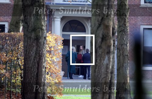 Den Haag 7 december 2021
Prinses Amalia is vandaag 18 jaar oud geworden . Prinses Amalia is met haar moeder Koningin Maxima wezen winkelen .